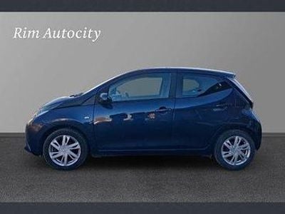 Blå Begagnad 2015 Toyota Aygo X-play Halvkombi | 69 900 kr (Bra pris)