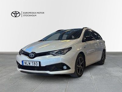 Begagnad Toyota Auris Hybrid 99 HK (72 kW) 2017 Vit Kombi