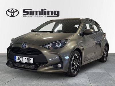 Grön Begagnad 2020 Toyota Yaris Hybrid Active Halvkombi | 164 900 kr (Marknadspris)