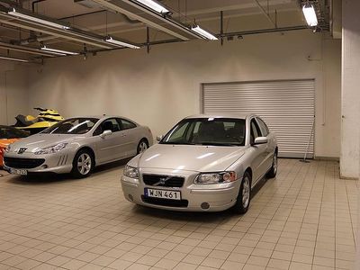 Begagnad Volvo S60 Summum 170 HK (125 kW) 2004 Ljusgrå Sedan