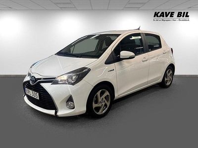 Vit Begagnad 2016 Toyota Yaris Hybrid Active Halvkombi | 149 900 kr (Marknadspris)