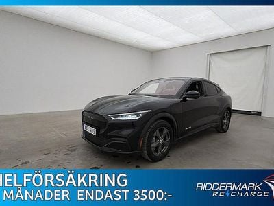 Svart Begagnad 2022 Ford Mustang Mach-E SUV | 299 800 kr (Bra pris)