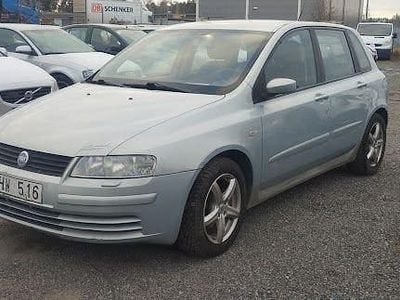 Begagnad Fiat Stilo Dynamic 134 HK (98 kW) 2005 Ljusgrön (grön) Halvkombi