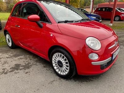 Begagnad Fiat 500 Lounge 69 HK (50 kW) 2011 Röd Halvkombi