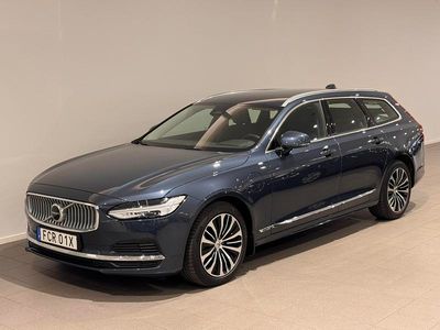 Mörkblå Begagnad 2023 Volvo V90 Core Kombi | 409 500 kr (Marknadspris)