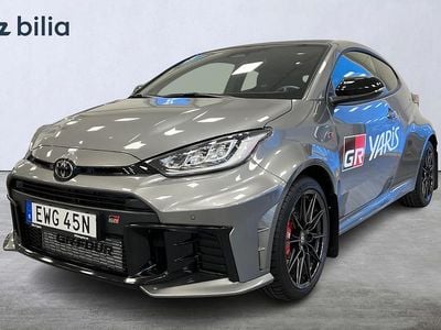 Silver Begagnad 2024 Toyota Yaris Premium Halvkombi | 544 900 kr (Superpris)