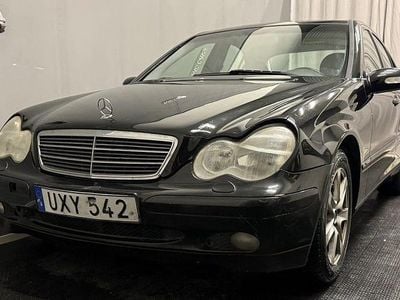 Begagnad Mercedes C180 143 HK (105 kW) 2004 Svart Sedan