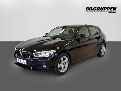 Svart Begagnad 2016 BMW 118 Advantage Halvkombi | 139 900 kr (Marknadspris)