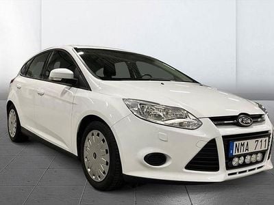 Begagnad Ford Focus Trend 105 HK (77 kW) 2013 Vit Halvkombi