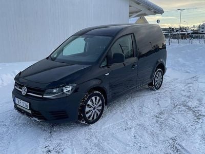 Svart Begagnad 2018 VW Caddy Minibuss | 169 900 kr (Marknadspris)