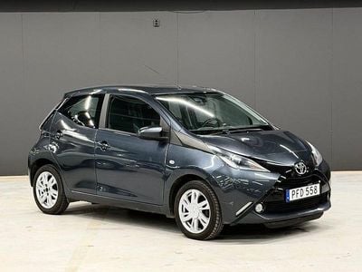 Begagnad Toyota Aygo X-play 69 HK (50 kW) 2017 Grå Halvkombi