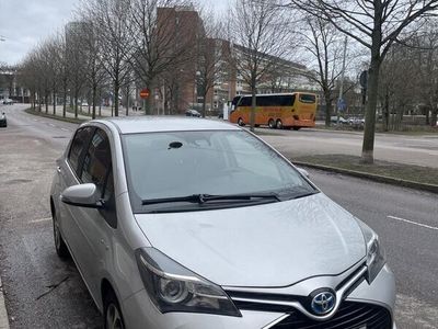 begagnad Toyota Yaris Hybrid e-CVT Euro 6