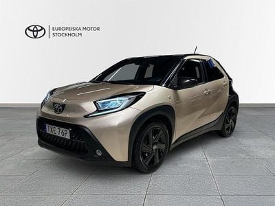 Begagnad Toyota Aygo X Pulse 72 HK (52 kW) 2022 Beige metallic/svart tak SUV