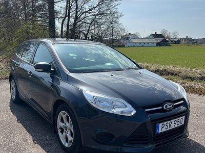 Grå Begagnad 2014 Ford Focus Trend Kombi | 49 900 kr (Marknadspris)