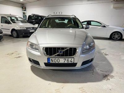 Ljusgrå Begagnad 2007 Volvo V70 Momentum Kombi | 59 900 kr (Marknadspris)
