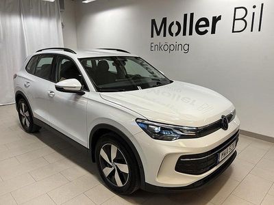 Pure white Begagnad 2024 VW Tiguan Life SUV | 329 800 kr (Marknadspris)