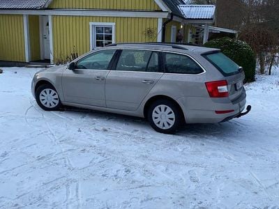 Begagnad Skoda Octavia Ambition 105 HK (77 kW) 2014 Ljusbrun Halvkombi