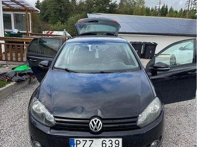 Begagnad VW Golf VI 105 HK (77 kW) 2011 Svart Halvkombi
