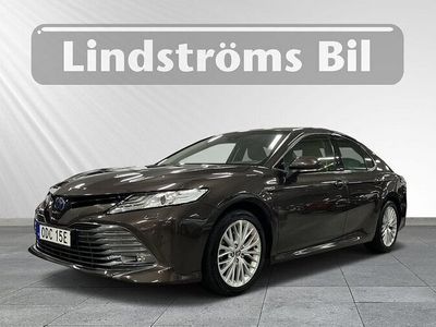 begagnad Toyota Camry Hybrid 2,5 HYBRID EXECUTIVE NAVI V-hjul Skinn 7år 2020, Sedan