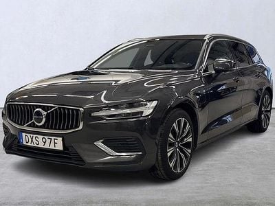 Grå Begagnad 2022 Volvo V60 Core Kombi | 324 900 kr (Marknadspris)