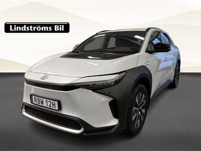 Vit Begagnad 2025 Toyota bZ4X Executive SUV | 479 900 kr (Bra pris)