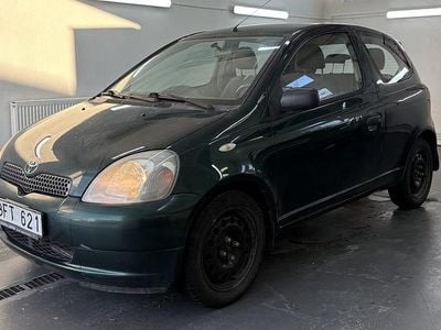 Mörkgrön Begagnad 2002 Toyota Yaris Halvkombi | 14 900 kr (Lite dyr)