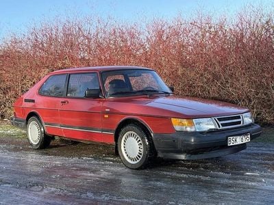 Mörkröd Begagnad 1991 Saab 900 Halvkombi | 65 000 kr