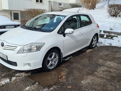 begagnad Toyota Auris 1.6 REPOBJEKT LÄGRE KOMPRESSION TVÅANS CYLINDER 2010, Halvkombi