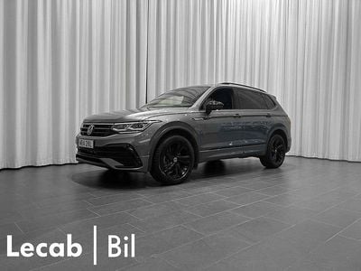 Grå Begagnad 2023 VW Tiguan Allspace R-line SUV | 389 500 kr (Marknadspris)