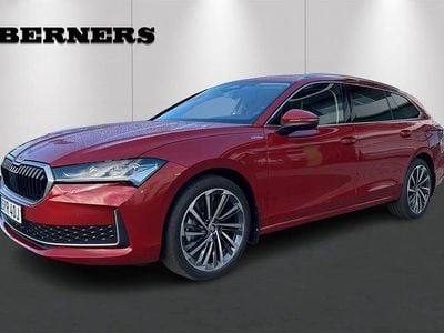 Röd Ny 2025 Skoda Superb LAURIN & KLEMENT Kombi | 539 900 kr