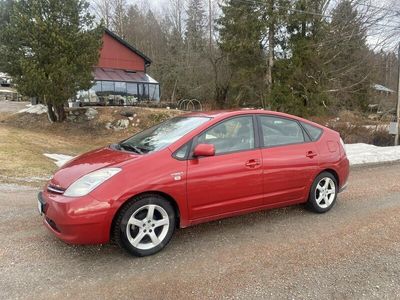 begagnad Toyota Prius 1.5 VVT-i + 3CM CVT Euro 4