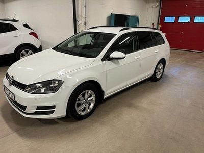 Vit Begagnad 2015 VW Golf VII Kombi | 114 900 kr (Marknadspris)