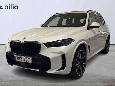 Mineral white metallic Begagnad 2025 BMW X5 M Sport SUV | 939 900 kr
