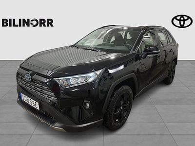 Svart Begagnad 2024 Toyota RAV4 Hybrid Active SUV | 439 900 kr (Marknadspris)