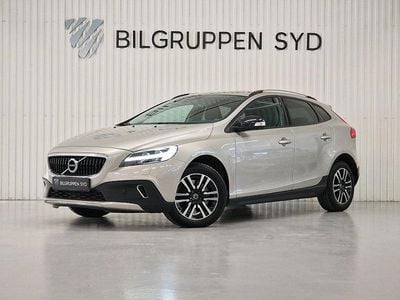 Ljusbrun Begagnad 2017 Volvo V40 Kinetic Halvkombi | 179 900 kr (Marknadspris)