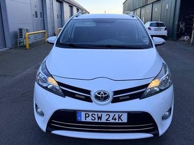 Begagnad Toyota Verso 112 HK (82 kW) 2015 Vit Minibuss