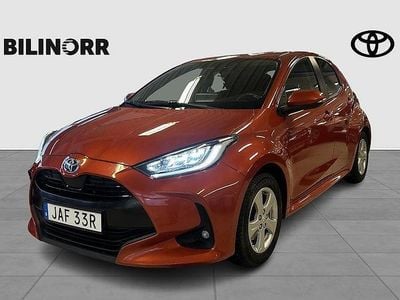 Orange Begagnad 2022 Toyota Yaris Hybrid Active Halvkombi | 234 900 kr (Lite dyr)