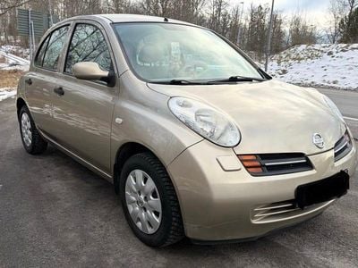 Begagnad Nissan Micra 65 HK (47 kW) 2005 Guld metallic