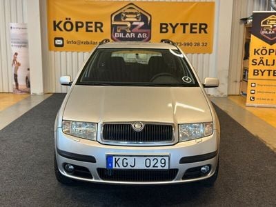 Begagnad Skoda Fabia 64 HK (47 kW) 2006 Silver Halvkombi