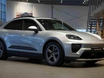 Silver Ny 2025 Porsche Macan 4 Electric SUV | 1 122 400 kr
