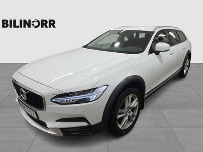 Vit Begagnad 2018 Volvo V90 CC Momentum Kombi | 319 900 kr (Marknadspris)