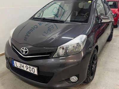 Begagnad Toyota Yaris Trend 99 HK (72 kW) 2013 Grå Halvkombi
