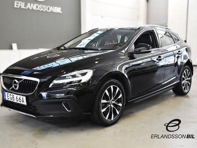 Svart Begagnad 2019 Volvo V40 CC Momentum Kombi | 214 900 kr (Marknadspris)
