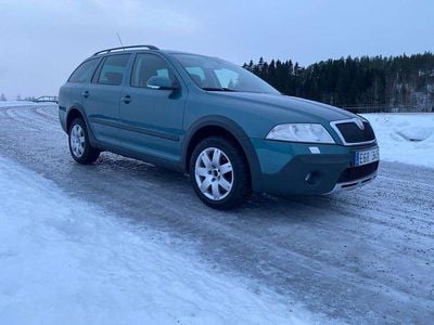 Ljusgrön Begagnad 2007 Skoda Octavia Scout Kombi | 59 900 kr (Dyr)