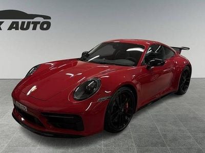 Begagnad Porsche 911 Carrera 4 GTS 480 HK (353 kW) 2024 Röd (carmine red) Sportkupé