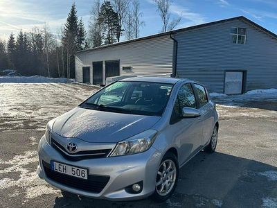 Silver Begagnad 2011 Toyota Yaris Halvkombi | 74 900 kr (Dyr)