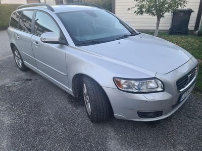 Grå metallic Begagnad 2010 Volvo V50 Kombi | 48 000 kr (Marknadspris)
