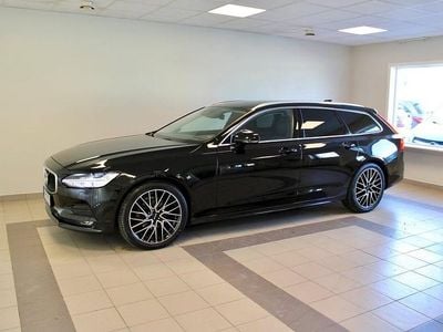 Begagnad Volvo V90 Momentum 190 HK (139 kW) 2020 Svart Kombi