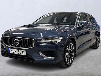 Mörkblå Begagnad 2022 Volvo V60 Core Kombi | 369 900 kr (Marknadspris)