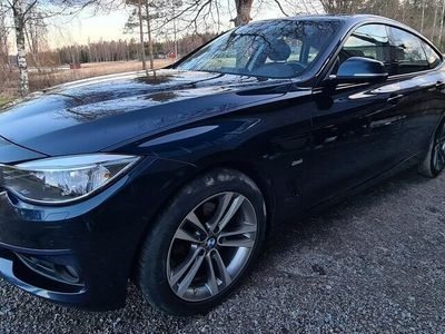 begagnad BMW 320 Gran Turismo 320 d xDrive Steptronic H/K, GPS, Pano, Drag mm.